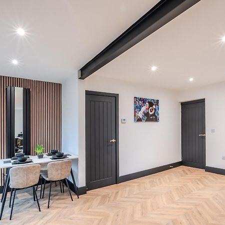 Modern 3Br Home - Private Parking - Tv In Every Bedroom Swansea Buitenkant foto