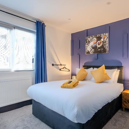 Modern 3Br Home - Private Parking - Tv In Every Bedroom Swansea Buitenkant foto