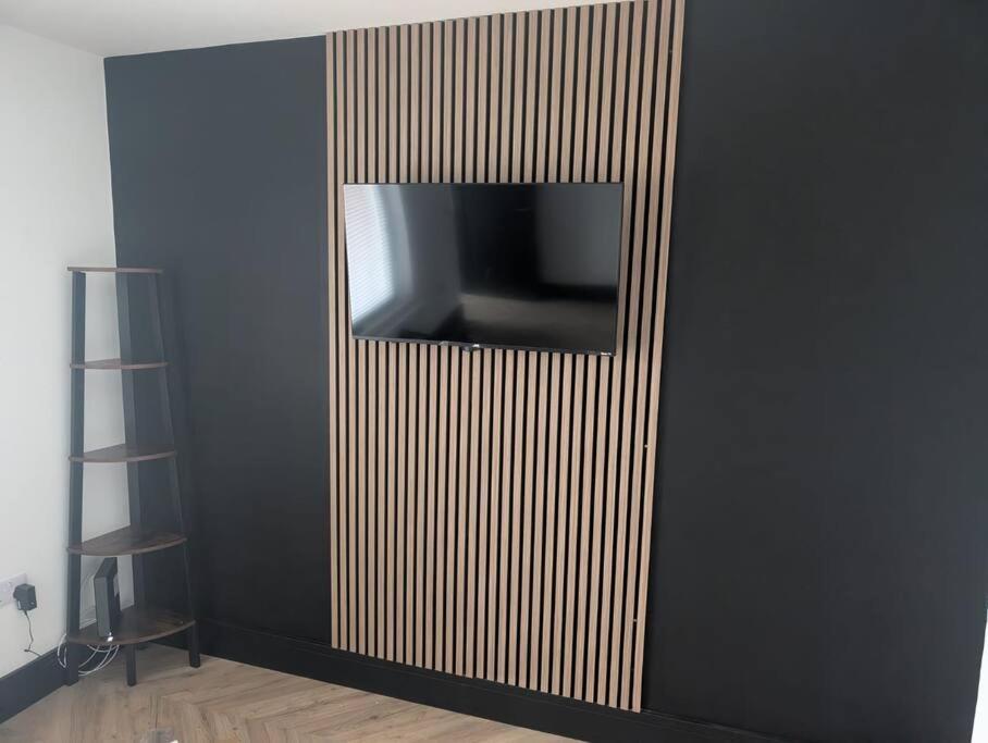 Modern 3Br Home - Private Parking - Tv In Every Bedroom Swansea Buitenkant foto