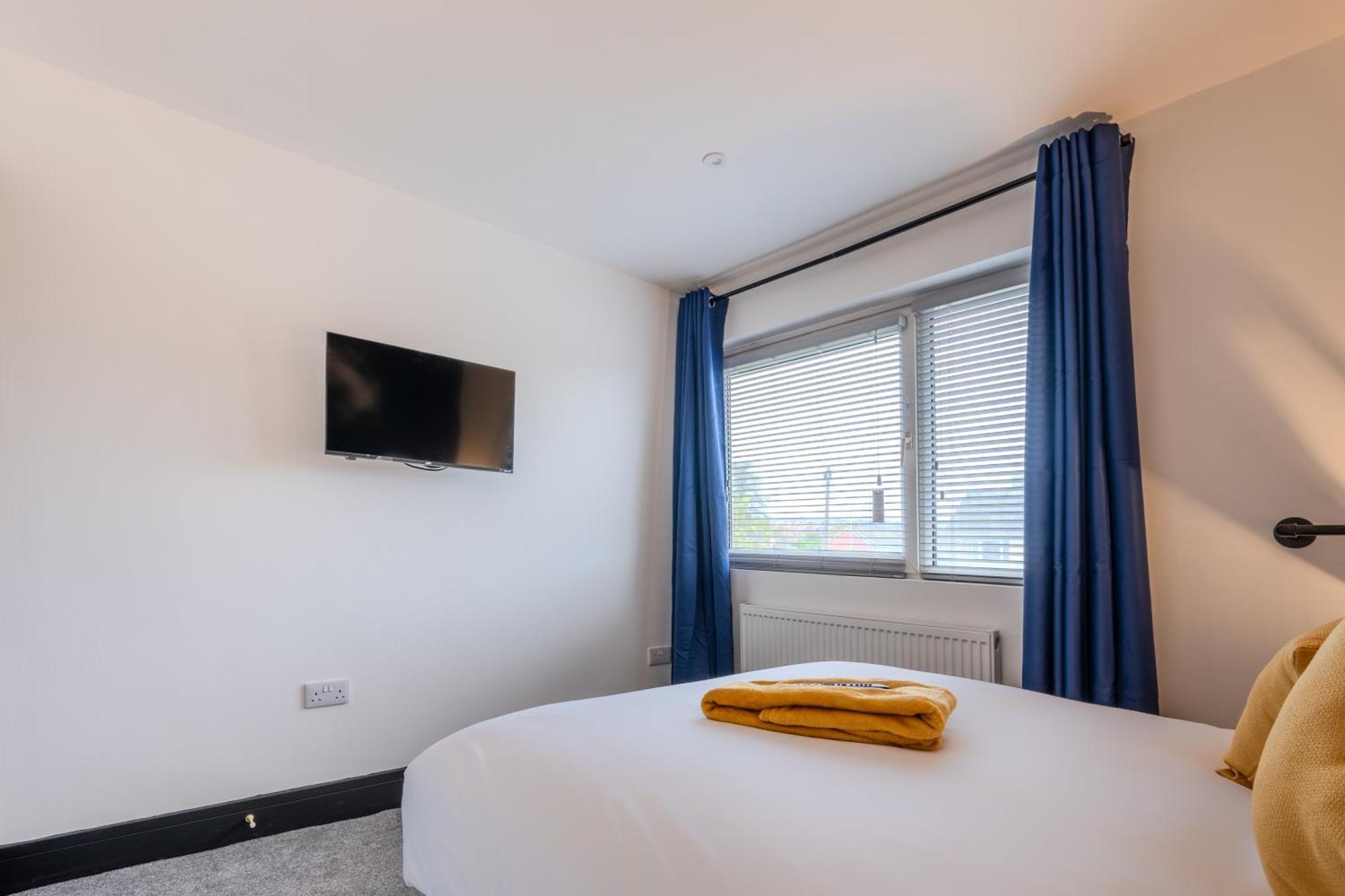 Modern 3Br Home - Private Parking - Tv In Every Bedroom Swansea Buitenkant foto