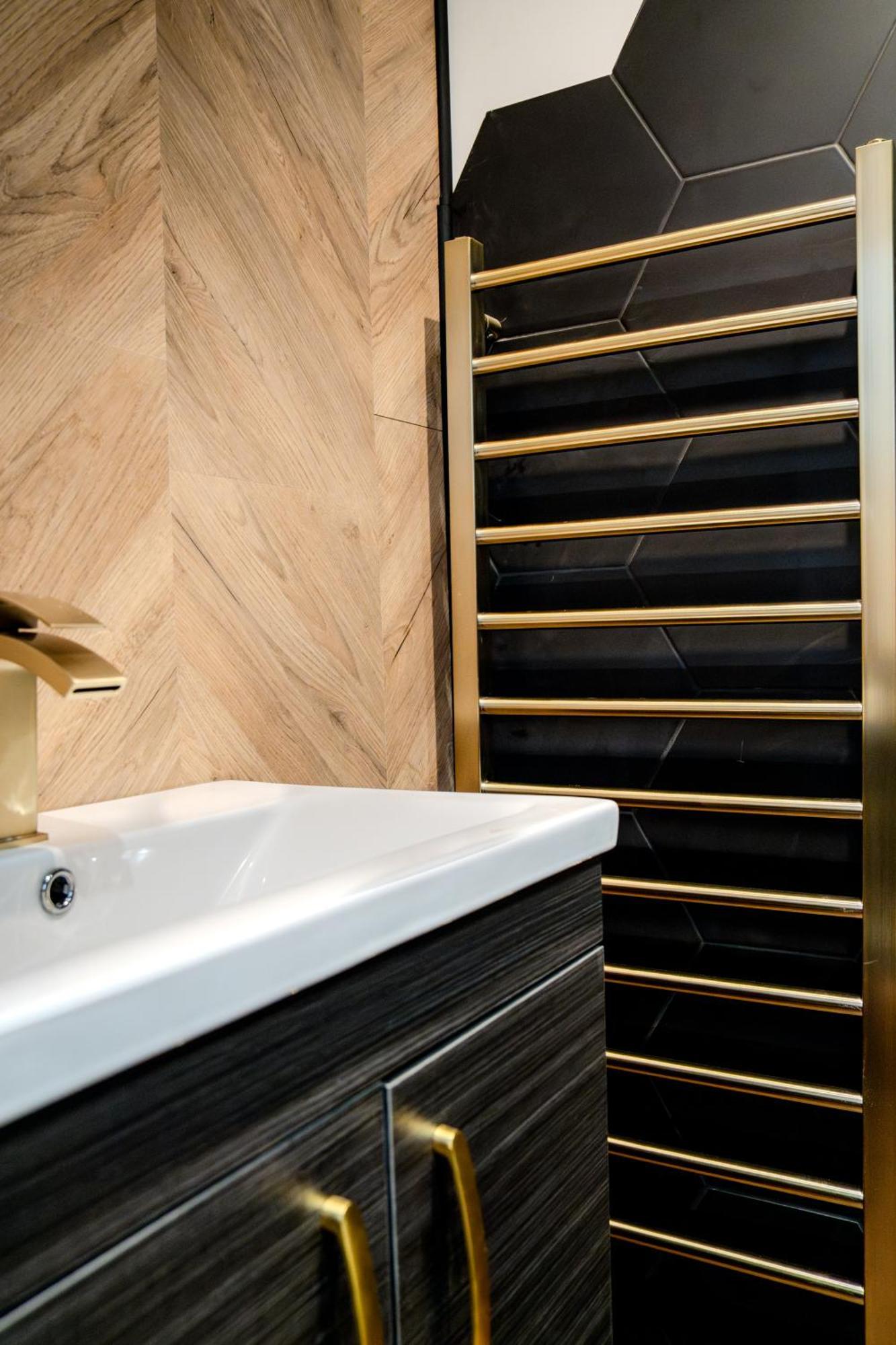 Modern 3Br Home - Private Parking - Tv In Every Bedroom Swansea Buitenkant foto