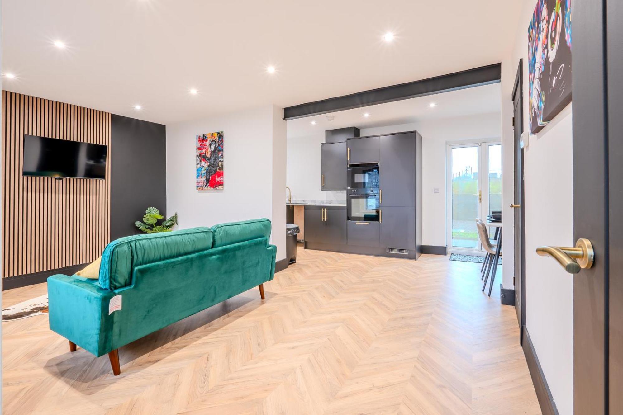 Modern 3Br Home - Private Parking - Tv In Every Bedroom Swansea Buitenkant foto